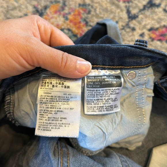 LEVI Plus Cuffed Denim Shorts 33 - Picture 4 of 6